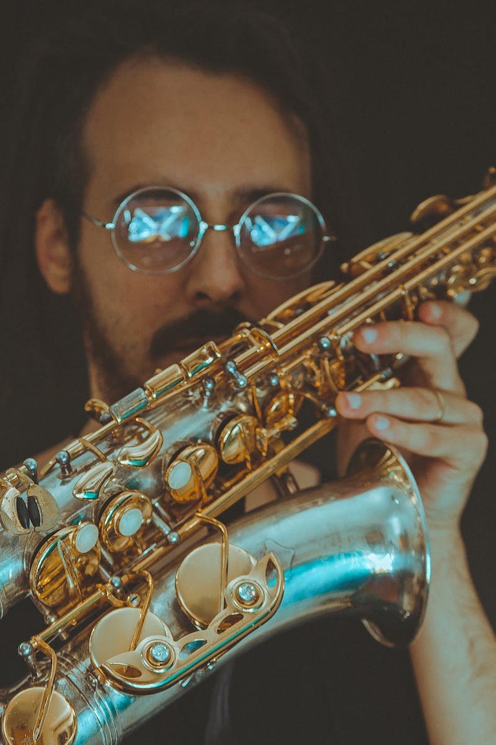 man_holding_bras_saxophone