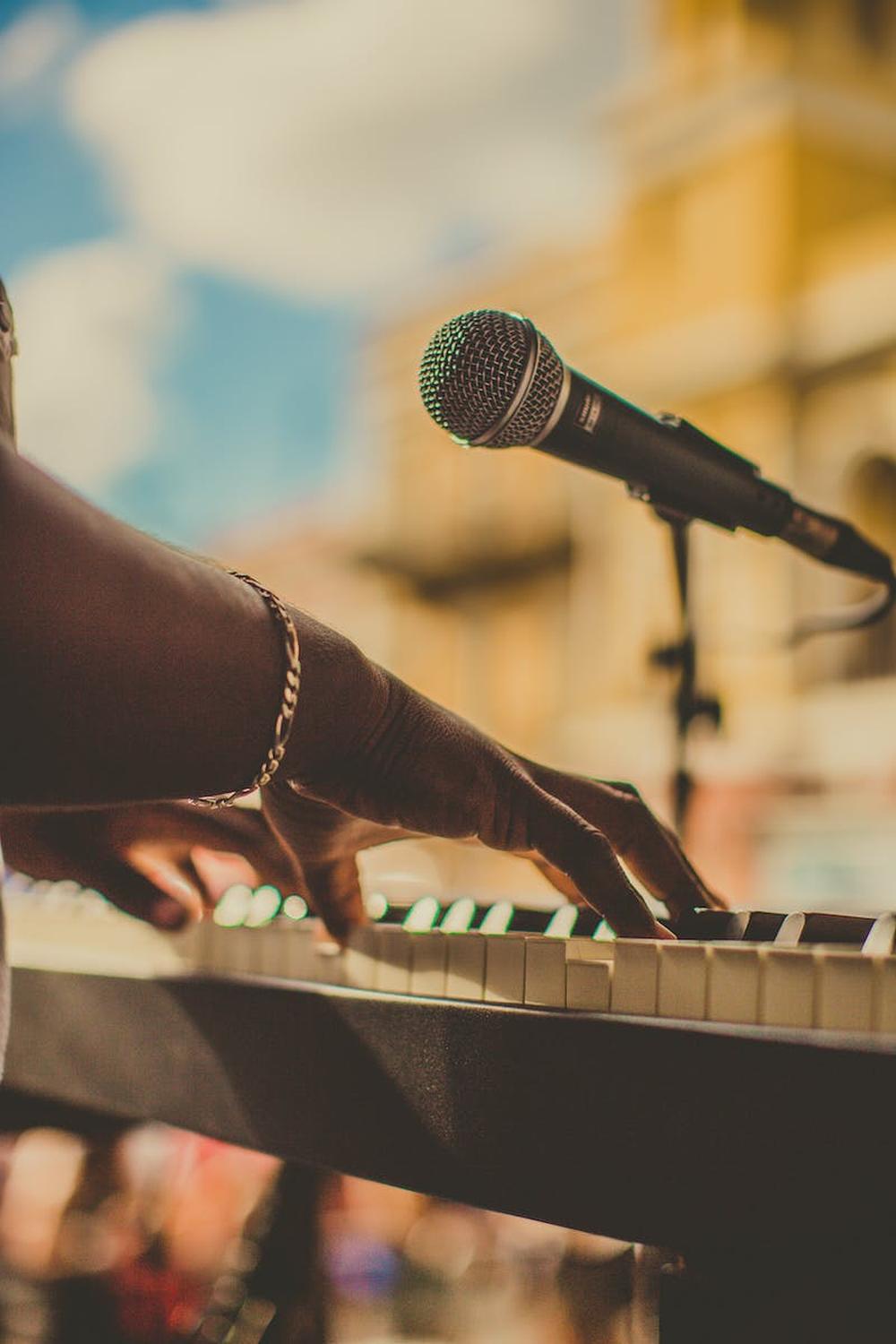 person_playing_the_piano